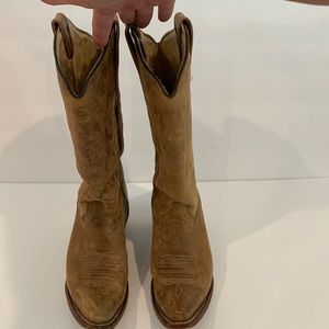 Women’s size 7 Corral tan Cowboy Cowgirl boots super cute for a concert!
